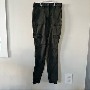 Women’s H&m Skinny Cargo Pants Size 2 dark green large pockets ankle length
